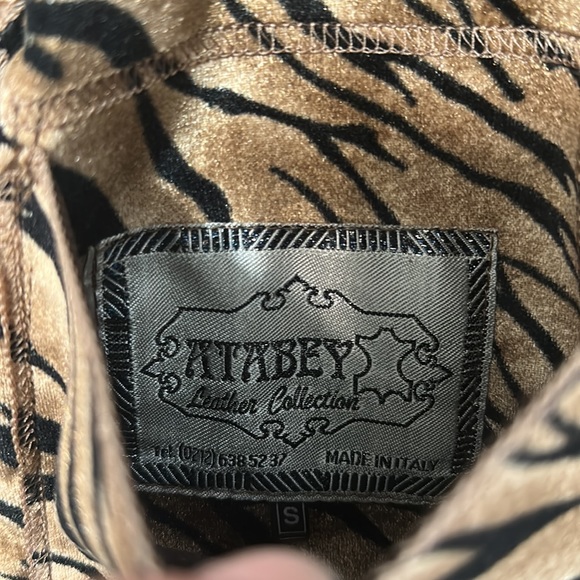 Reversible tiger print/brown coat - Picture 4 of 11